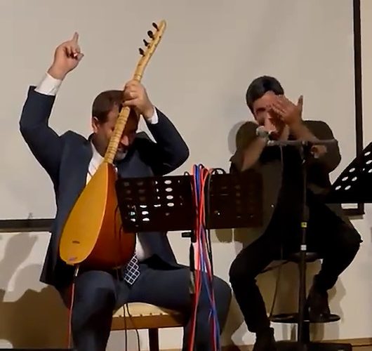 AK Parti Genel Başkan Yardımcısı Mustafa Şen’den bağlama resitali