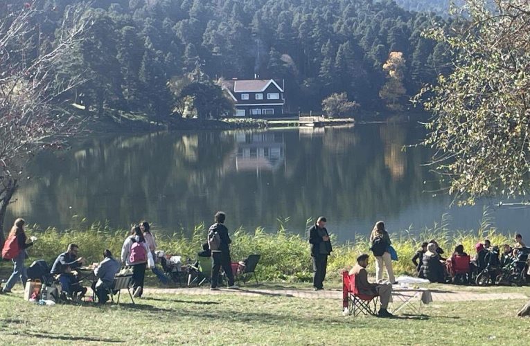 Gölcük Tabiat Parkı, hafta sonu ziyaretçi akınına uğradı
