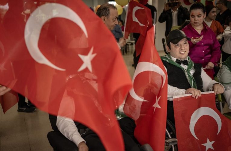 Devlet korumasındaki 3 engellinin askerlik hayali gerçek oldu