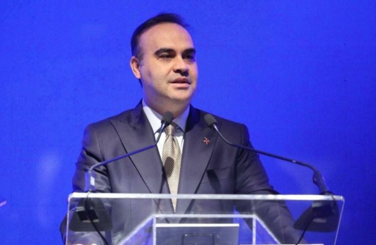 Bakan Fatih Kacır, Fransa’da Eurosatory Fuarı’nda Türk firmalarını ziyaret etti