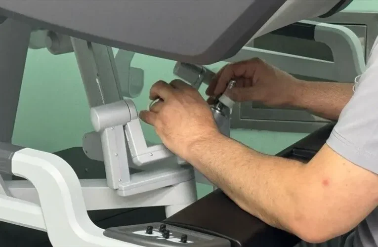 Uyku apnesi robotik cerrahiyle tedavi ediliyor