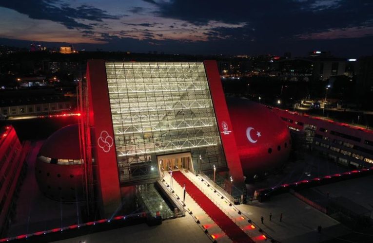 Bakan Ersoy CSO Ada Ankara’nın yeni sezon programını duyurdu. Sanat CSO Ada Ankara’da buluşuyor