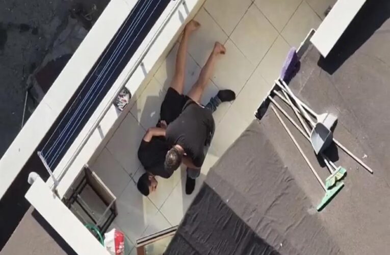 İki milyon liralık altınla kaçan kuyumcu kuryesi çatıda yakalandı