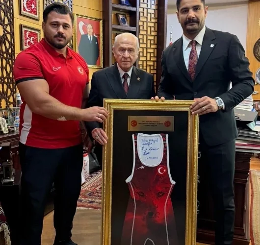 MHP Genel Başkanı Bahçeli’ye ‘milli’ hediye: ‘Türk güreşini hak ettiği noktaya taşıyacağız’