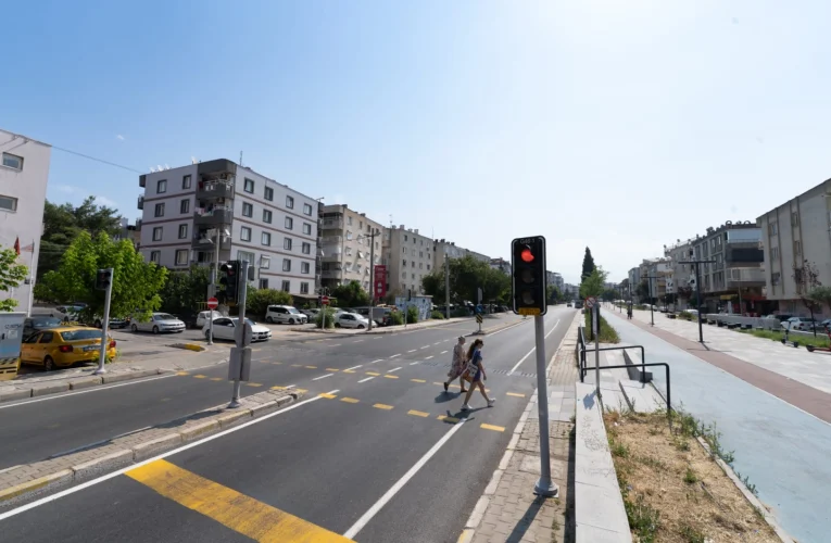 2 milyar liralık yatırımla İzmir yolları yenileniyor… 120 noktada çalışmalar tamamlandı
