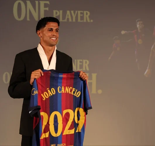 Barcelona Joao Cancelo’yu kadrosuna kattı