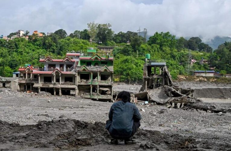 Nepal ve Çin sınırındaki sel felaketinde can kaybı artıyor