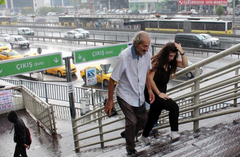 İstanbul’da sonbahar provası. Hava bir anda soğuyacak, sağanak bastıracak