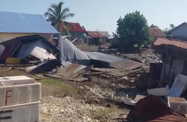 Endonezya’da 7,7’lik depremde bilanço artıyor