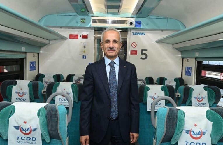 Türkiye’nin 2. YHT hattı 15 yaşında: Bakan Uraloğlu istatistikleri açıkladı!