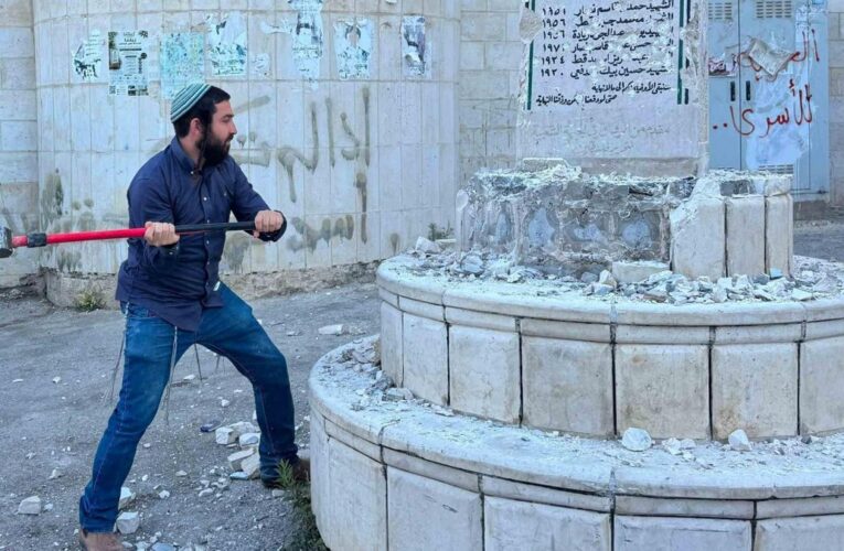 İsrailli vekilden skandal hareket! Filistinlilere ait anıtı balyozla yıktı…