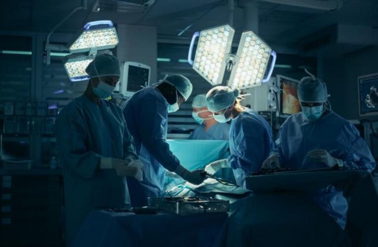 Yapay zeka bu kez ameliyathanede! Beyin tümörü dünyada ilk kez yapay zeka desteğiyle çıkarıldı