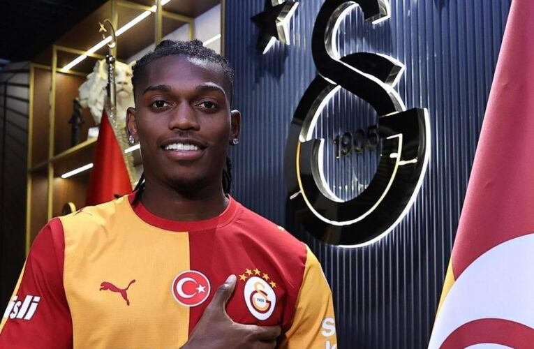 Rafael Leao: Tekrar şampiyon olmak için buradayım