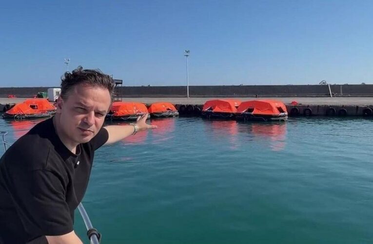 CNN TÜRK GÖRÜNTÜLEDİ: Batan gemiden bu can sallarıyla kurtarıldılar!