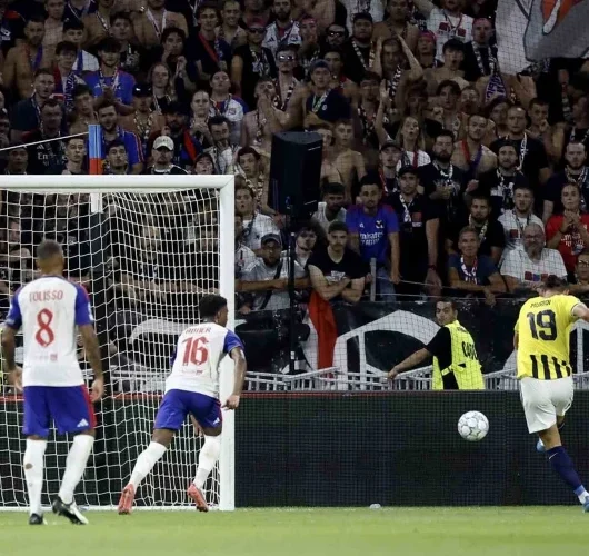 Fenerbahçeli oyuncuları çıldırtan karar! Pozisyon penaltı mıydı?