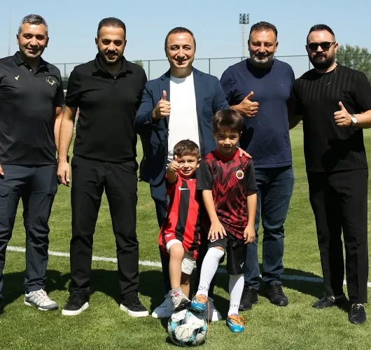 Gençlerbirliği Kulübü Fenerbahçe maçında forması çıkarılan çocuğu tesislerinde misafir etti