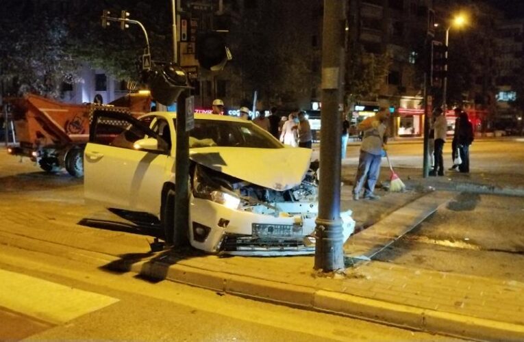 İki otomobil çarpıştı, 7 kişi yaralandı