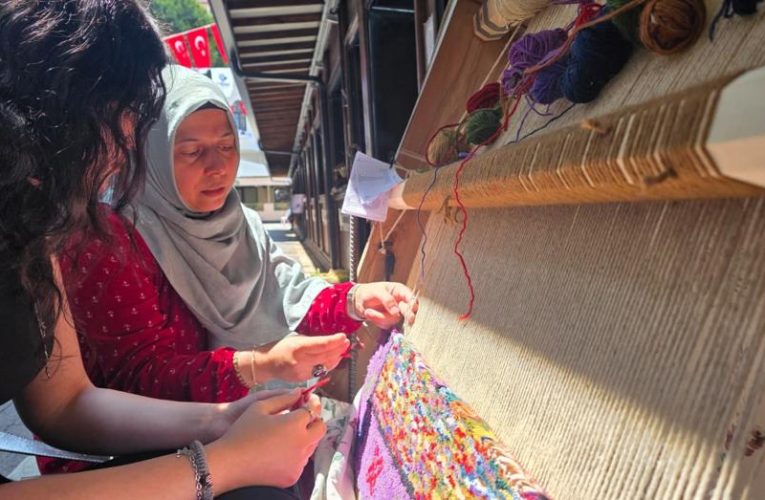 Her ilmeğe duygu yüklüyorlar. Bu tezgahta herkesin imzası olacak