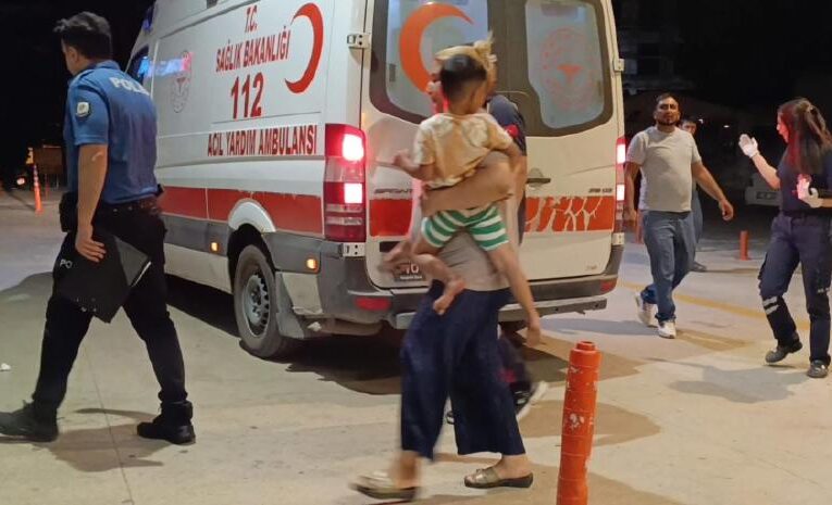 Tartışmada silahlar çekildi. Yoldan geçen baba ve oğlu yaralandı