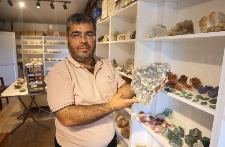 Ayağına taş takıldı, hayatı değişti. Doğadan topladı, 10 yılda sayısı 15 bin oldu
