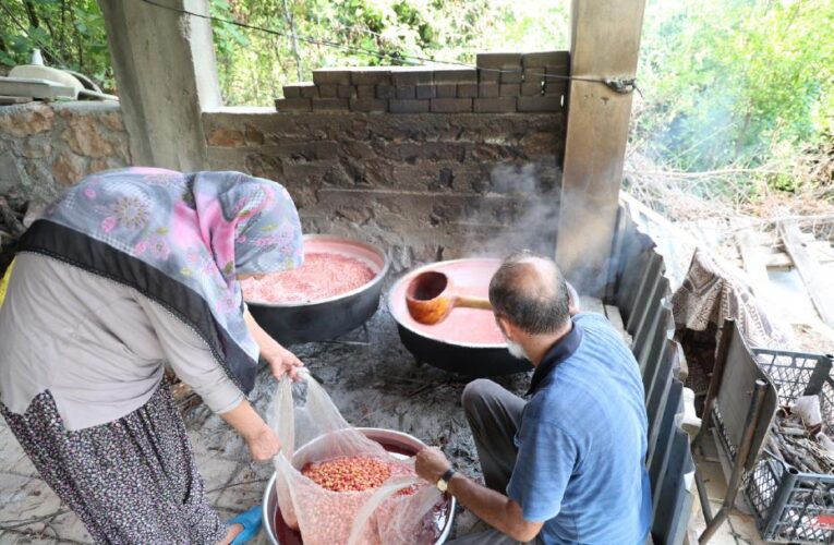 130 kilo kara kazanda vitamin hapına dönüşüyor. Çatlatma işleminden geçiriyorlar