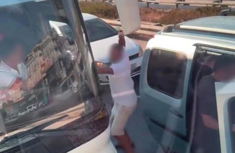 Emniyet şeridinde yol vermeyen şoföre saldırdı, 186 bin lira ceza yedi