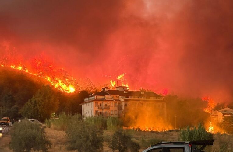 Yangın Fethiye’yi kuşattı, konutlar boşaltılıyor