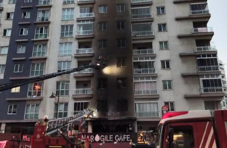 Esenyurt’ta kafe alev alev yandı