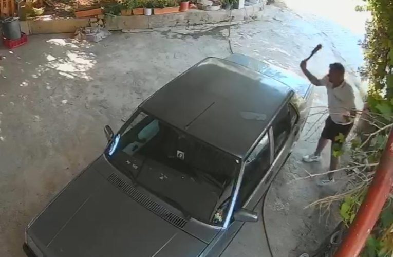 Eski sevgili dehşeti: Otomobili kullanılamaz hale getirdi