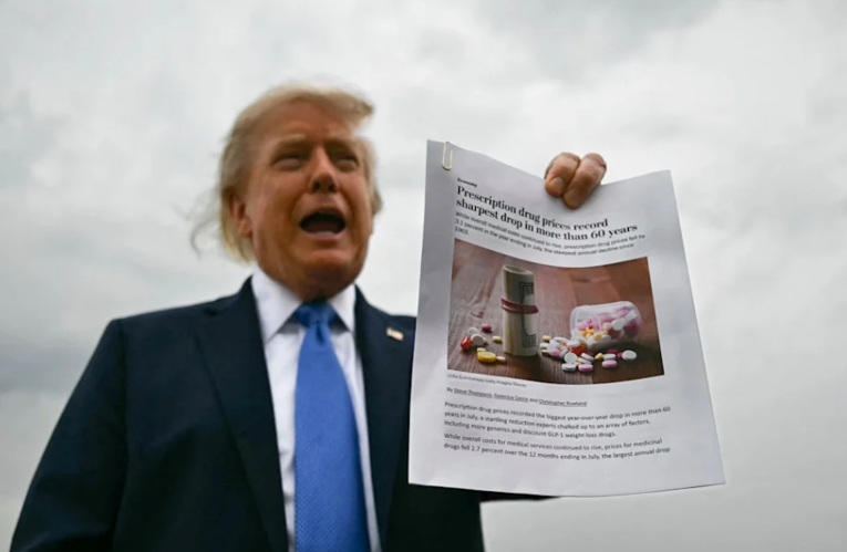 Trump’tan ilaç fiyatları gafı: “Gördünüz mü” diyerek Biden yönetimini öven haberi gösterdi