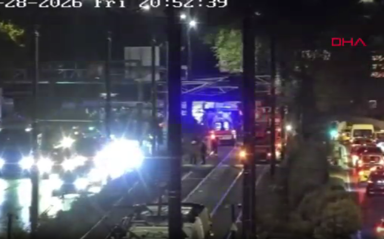 Zeytinburnu’nda iki tramvay çarpıştı