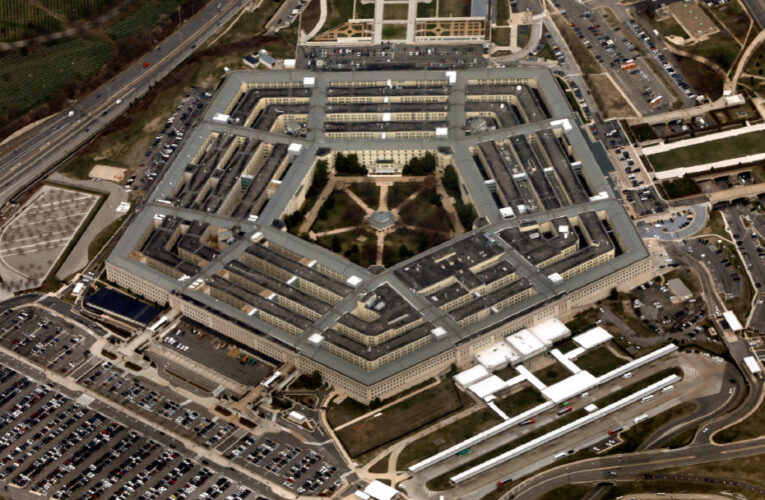 Pentagon, kendi gazetesinin tepe yönetimini tasfiye etti