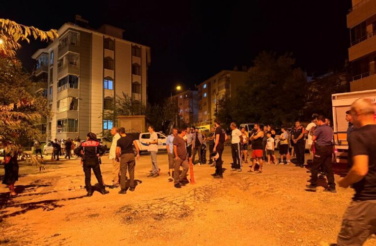 Toprak kayması nedeniyle 5 katlı bina tahliye edildi
