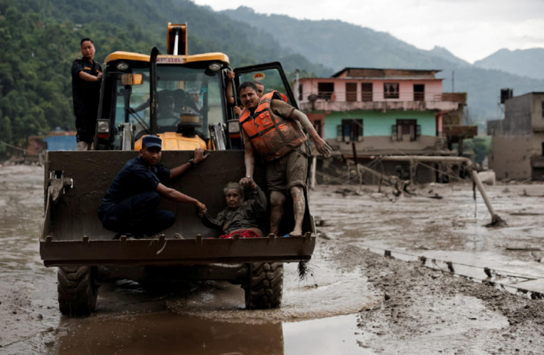 Morglarda yer kalmadı: Nepal’de cesetler isimsiz gömülüyor