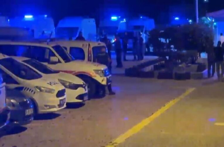 Zeytinburnu açıklarında gemide zehirlenen personel yardım istedi