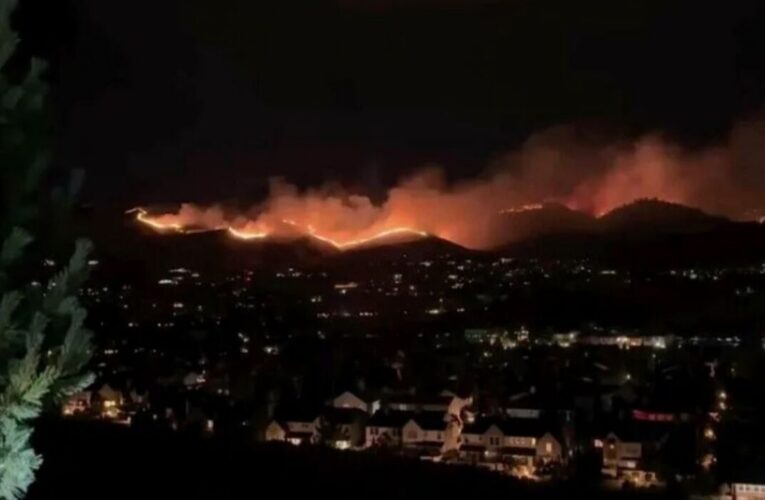 Nevada alevlere teslim: 42 bin kişi için tahliye emri