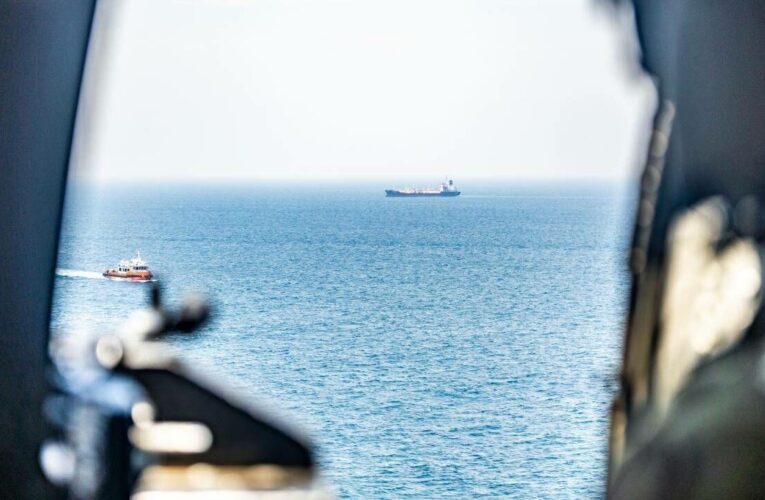 Hürmüz Boğazı’nda bir gemi vuruldu: Mürettebattan kayıplar var