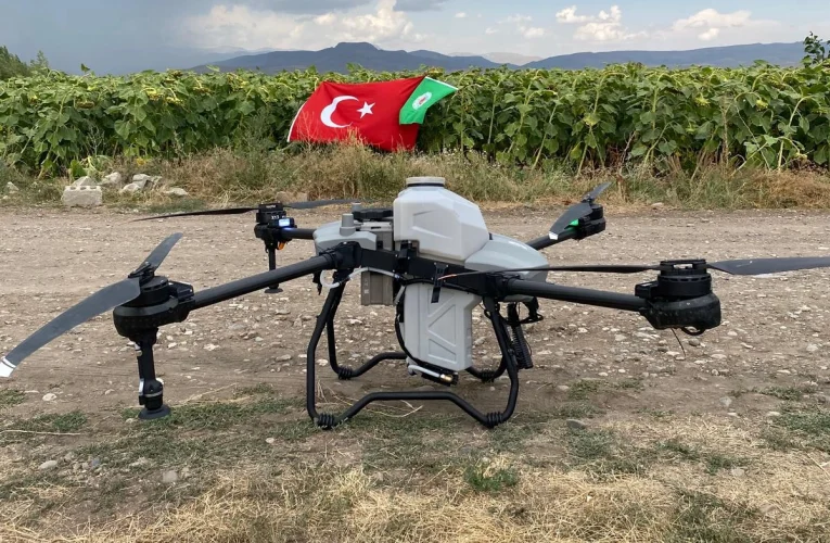 Ağrı’da tarımsal ilaçlamada teknoloji dönemi… Zirai drone sahaya indi