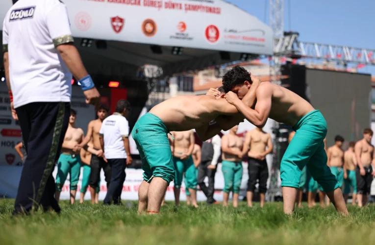 Ankara Keçiören’de genç pehlivanlar er meydanında buluştu