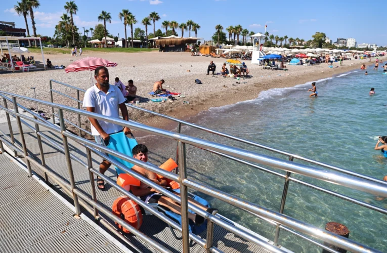 Antalya’da engelsiz plajlara yoğun ilgi