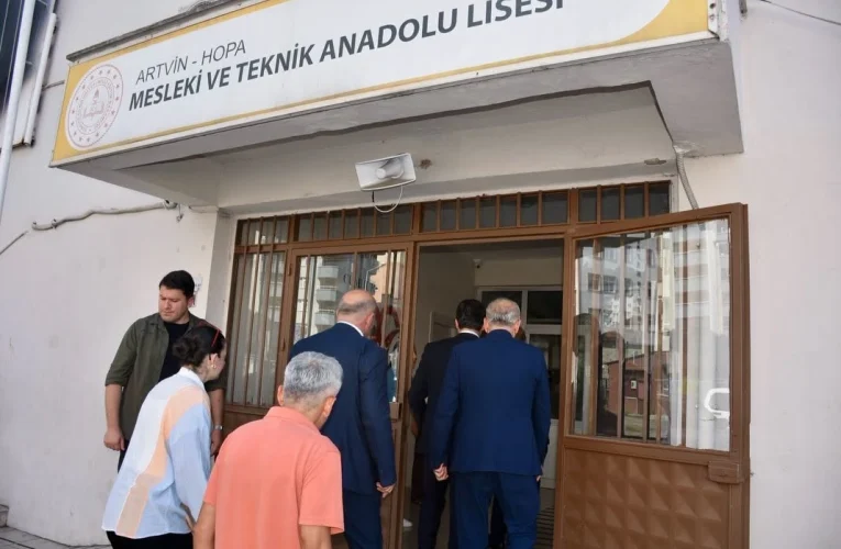 Artvin Hopa’da Kaymakam Karakaya’dan okullara inceleme