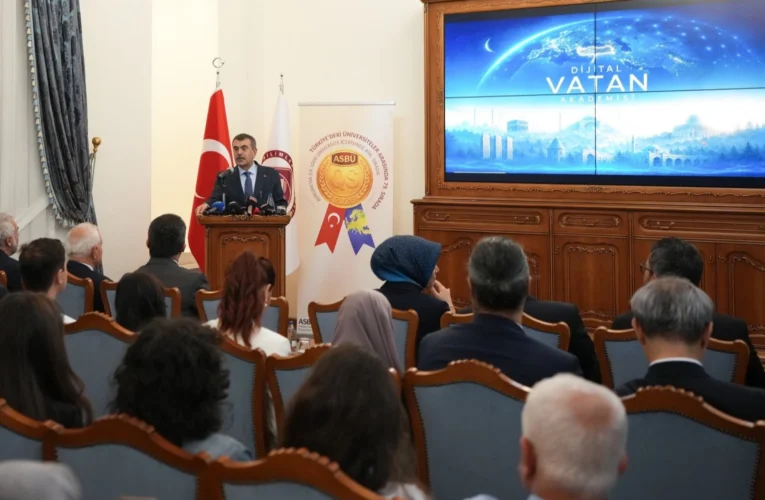 Bakan Tekin’den ‘dijital vatan’ dersi