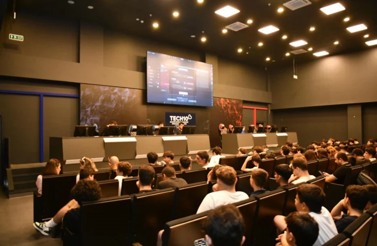 Balıkesir’de 30 Ağustos E-Spor Turnuvası yoğun ilgi gördü