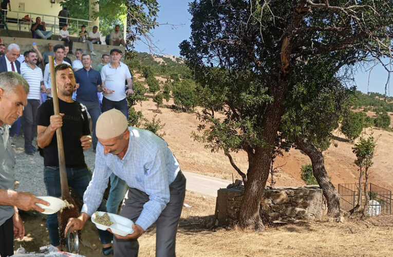 300 yıldır hiç aksatılmıyor. Yapılmadığı yıl köyün başına felaket yağdı