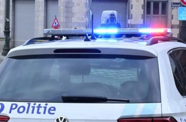 Brüksel’de polis merkezine silahlı saldırı
