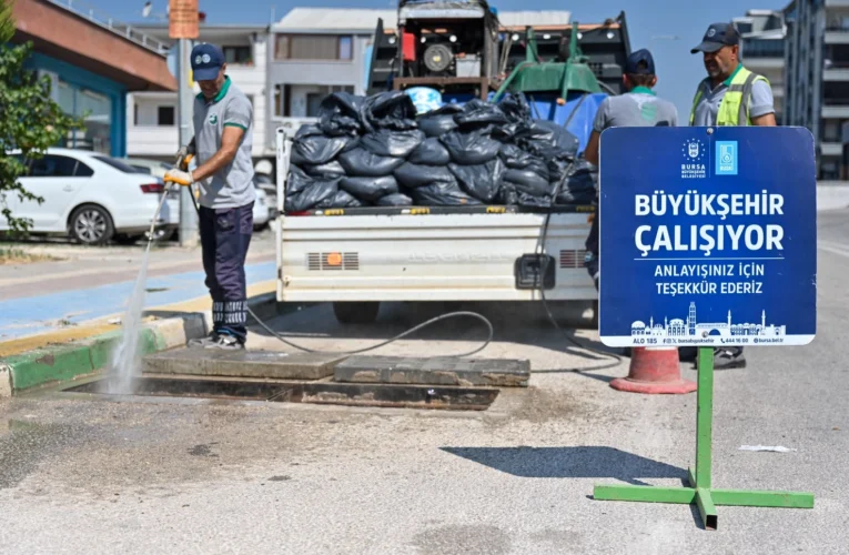 Bursa Büyükşehir’den yağmur suyu ızgaralarında kapsamlı temizlik