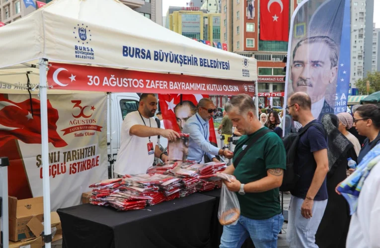 Bursa’da Zafer coşkusu ay yıldız ile taçlandı