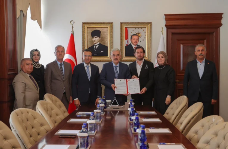 Bursa İnegöl’e 2 yeni Aile Sağlığı Merkezi yapımı için imzalar atıldı