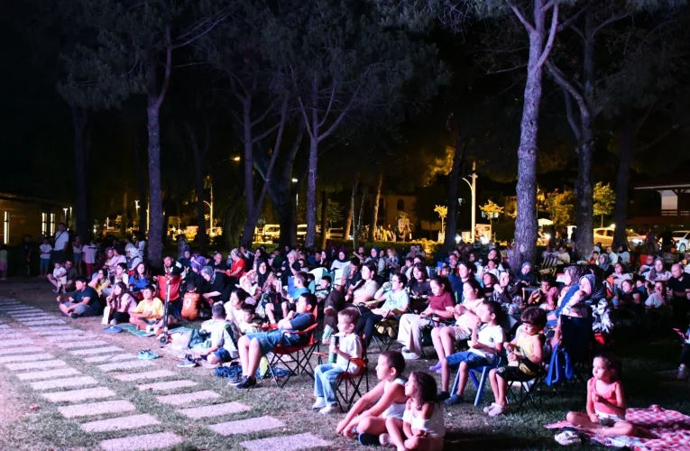 Bursa İznik’te yazlık sinema sezon finali yaptı