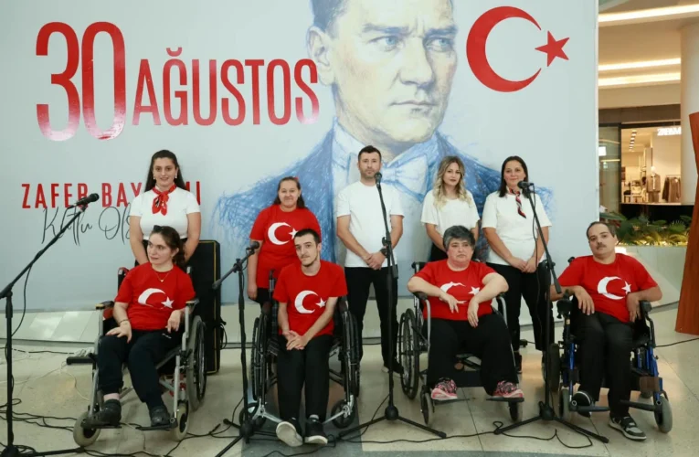 Bursa Osmangazi’de zafer türkülerle kutlandı